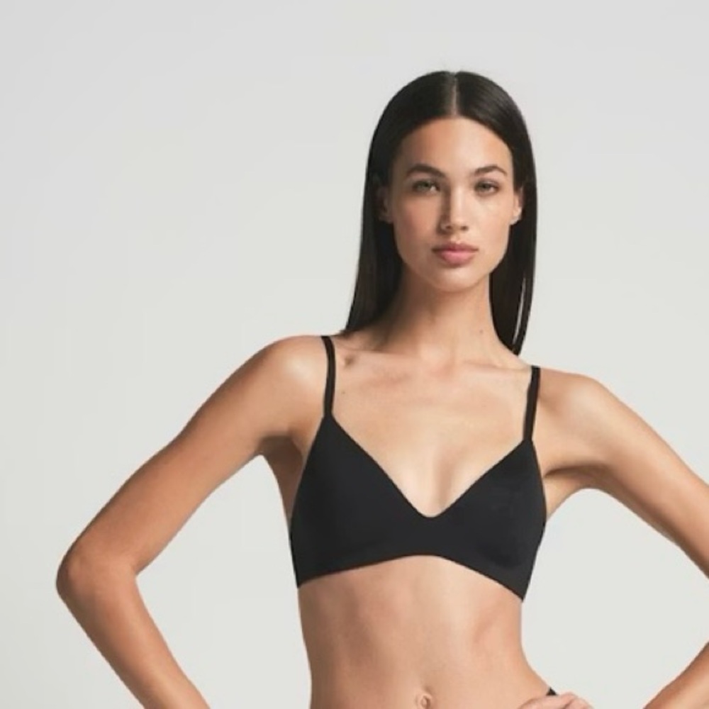 SKIMS WIRELESS FORM PUSH-UP PLUNGE BRA NWT SIZE 34DD. RETAIL $54.